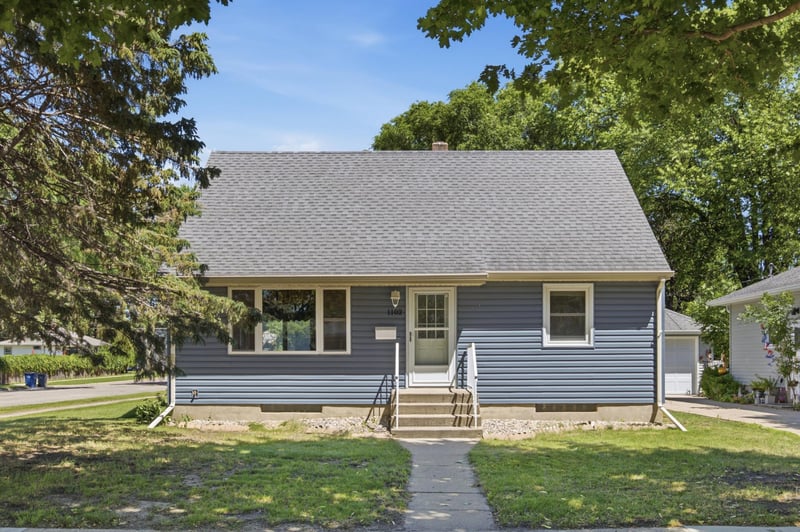 1102 1st St S, Moorhead, MN 56560