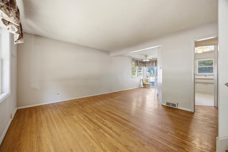 1102 1st St S, Moorhead, MN 56560