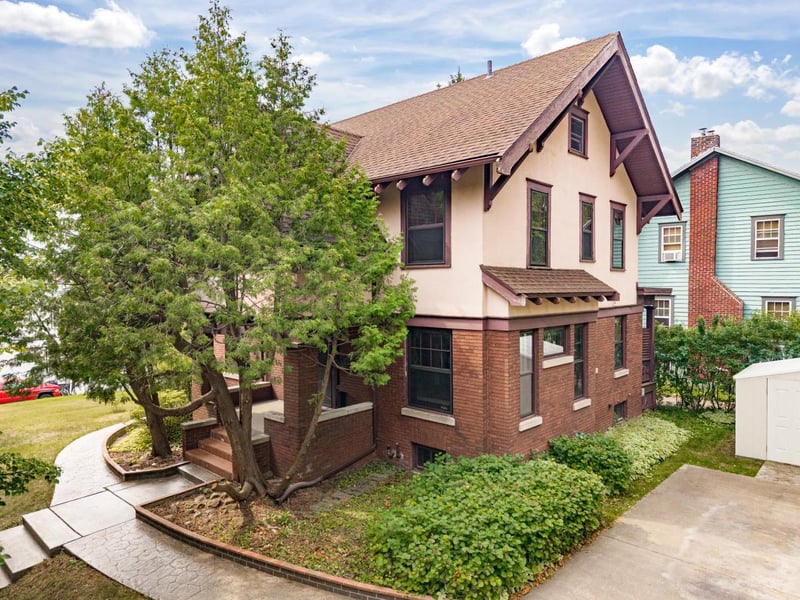 101 S 20th Ave E, Duluth, MN 55812