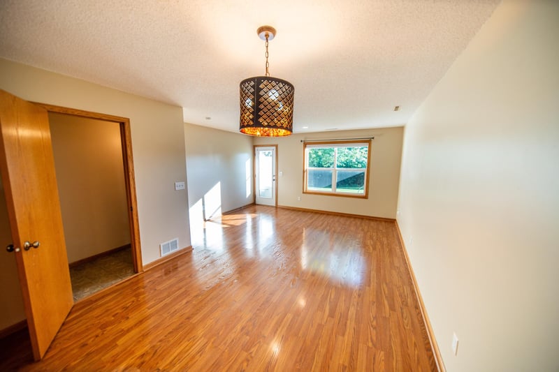 1803 Daniel Ln, Stewartville, MN 55976