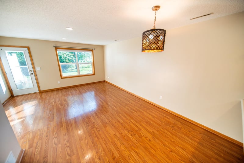 1803 Daniel Ln, Stewartville, MN 55976