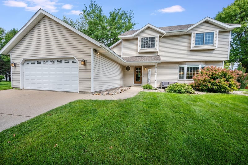 120 Chaucer Ct, Mankato, MN 56001