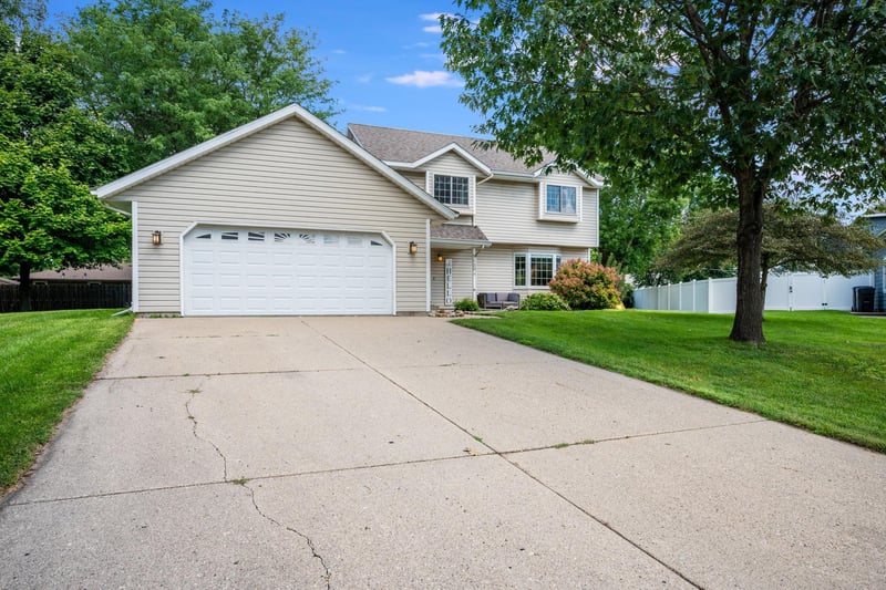 120 Chaucer Ct, Mankato, MN 56001