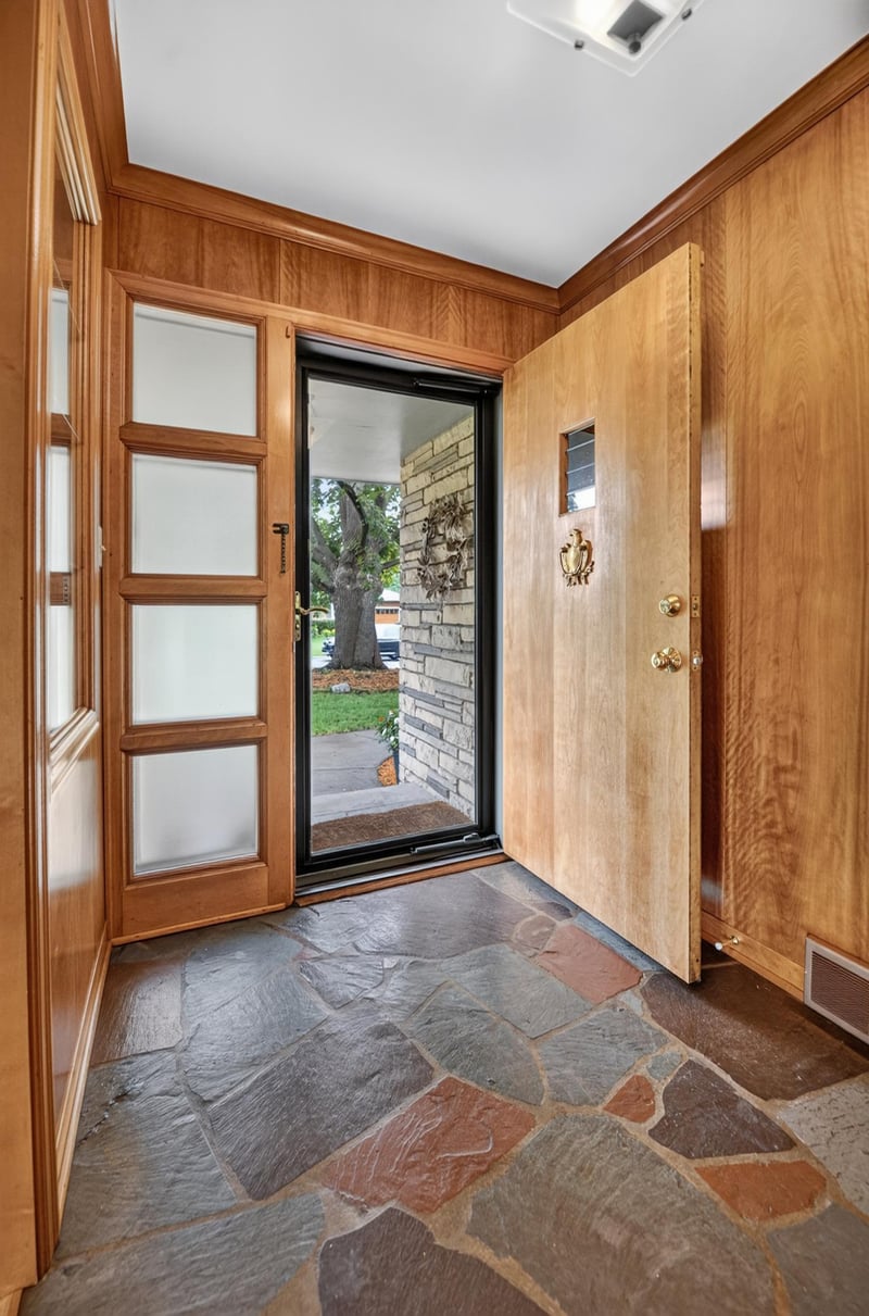 5004 Yvonne Ter, Edina, MN 55436
