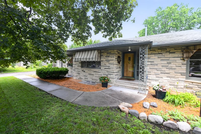 5004 Yvonne Ter, Edina, MN 55436