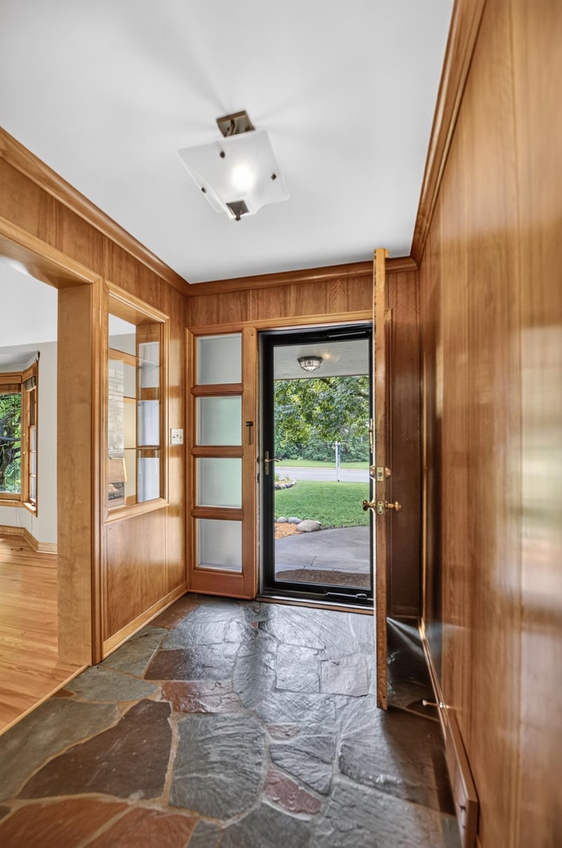 5004 Yvonne Ter, Edina, MN 55436