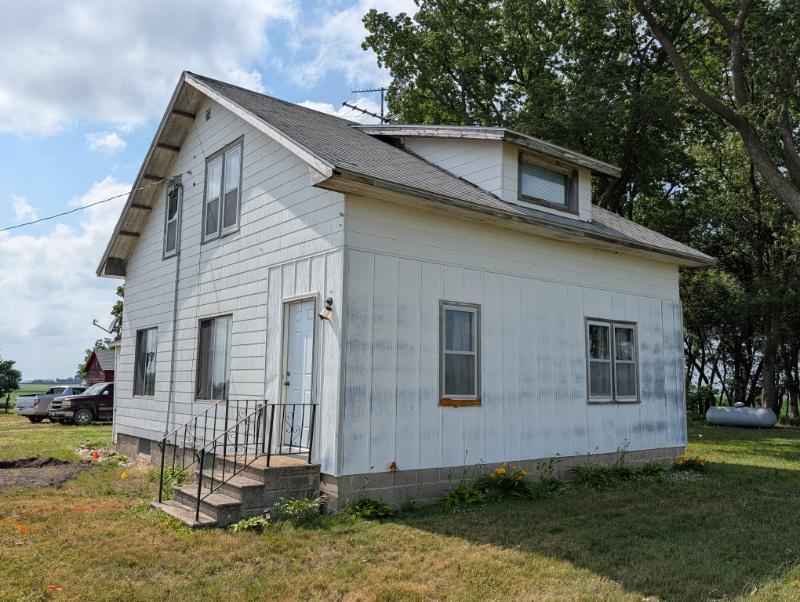 21509 600th Ave, Wells, MN 56097
