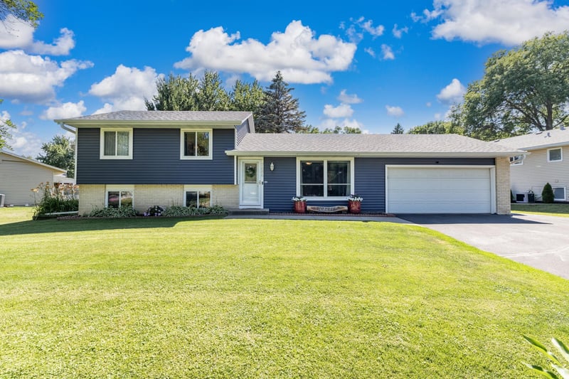 7686 Ivystone Ave S, Cottage Grove, MN 55016