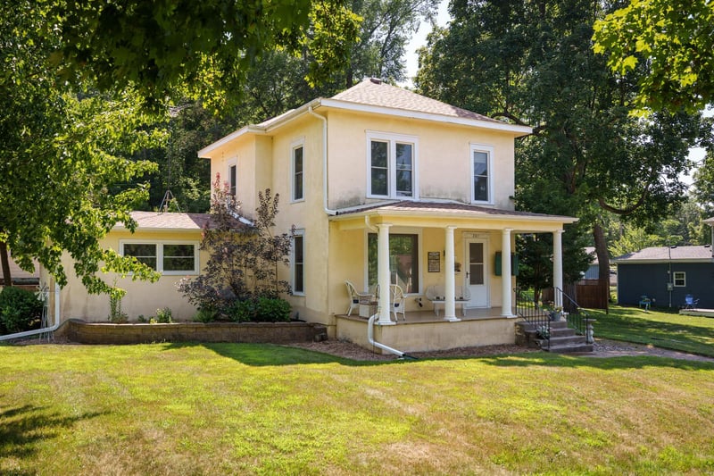 201 W Colvill St, Cannon Falls, MN 55009