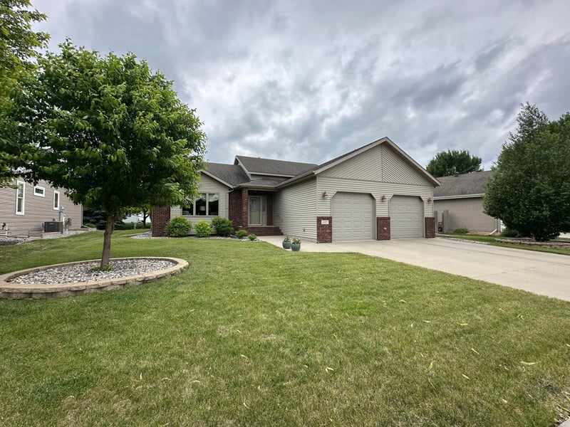 607 13th Ave N, Moorhead, MN 56560
