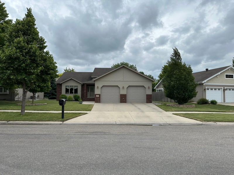 607 13th Ave N, Moorhead, MN 56560