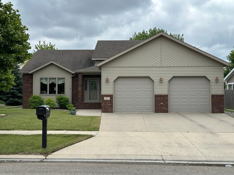 607 13th Ave N, Moorhead, MN 56560
