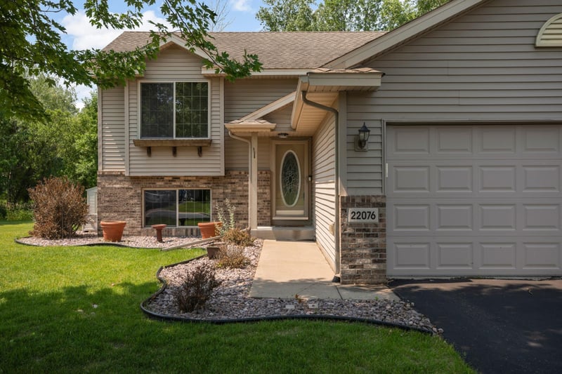 22076 Ethan Ave, Forest Lake, MN 55025