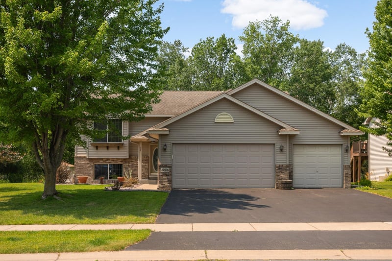 22076 Ethan Ave, Forest Lake, MN 55025
