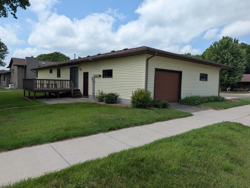 600 8th St SW, Wells, MN 56097