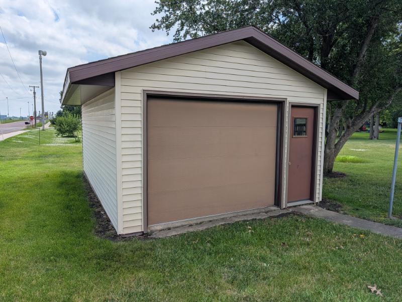 600 8th St SW, Wells, MN 56097