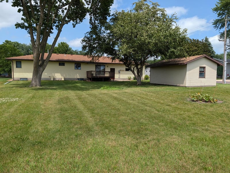600 8th St SW, Wells, MN 56097