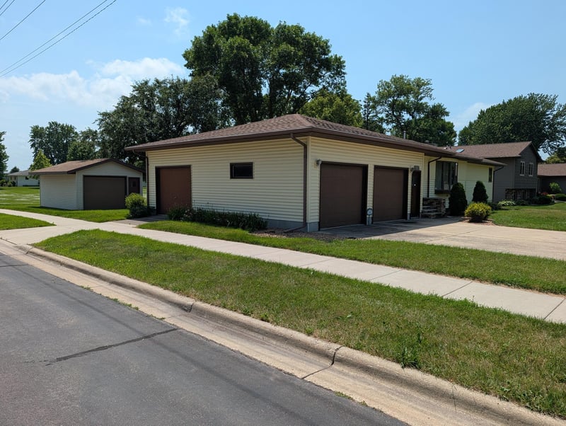600 8th St SW, Wells, MN 56097