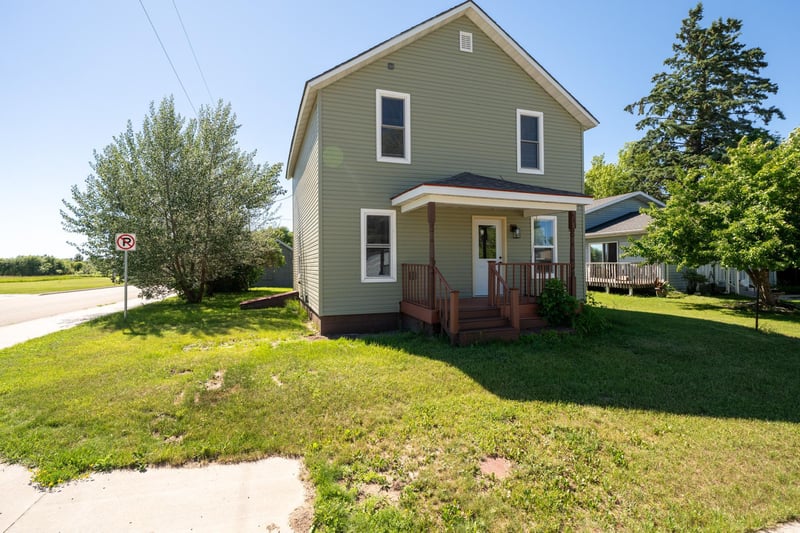 541 5th St SE, Deer River, MN 56636