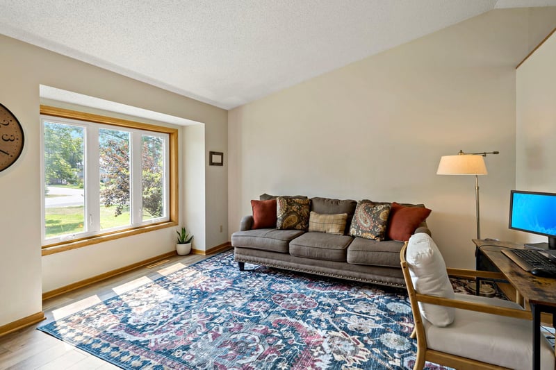 1228 Heritage Dr, Shakopee, MN 55379