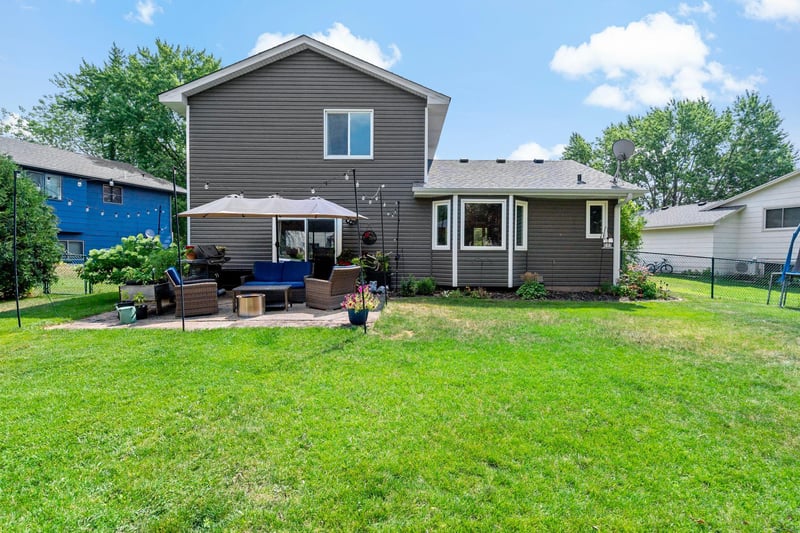 1228 Heritage Dr, Shakopee, MN 55379