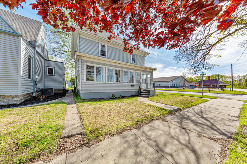 727 2nd St NW, Faribault, MN 55021