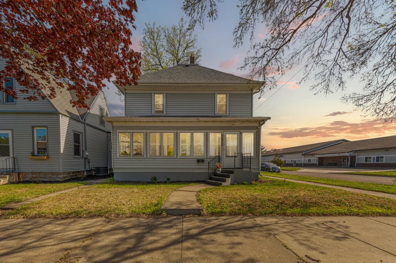 727 2nd St NW, Faribault, MN 55021