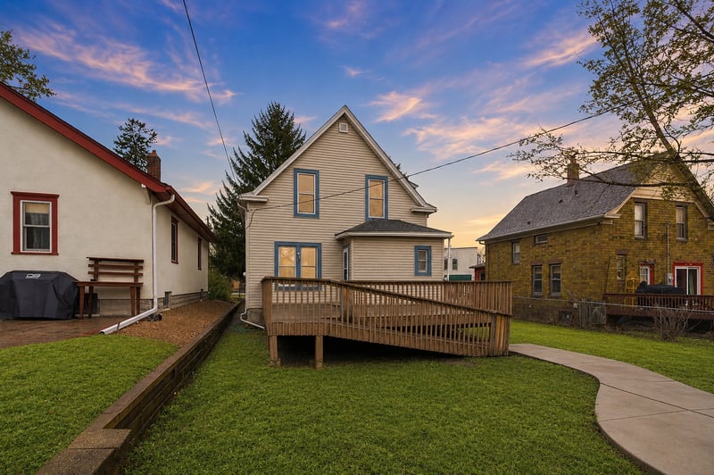 902 Dodd Rd, West Saint Paul, MN 55118