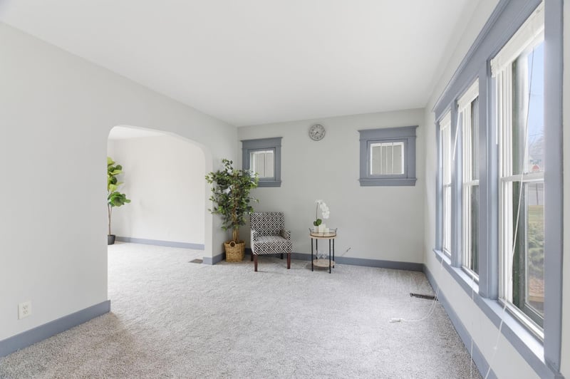 902 Dodd Rd, West Saint Paul, MN 55118