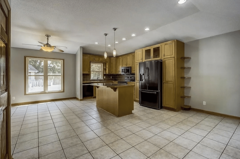 8778 Hawthorne Dr, Eden Prairie, MN 55347