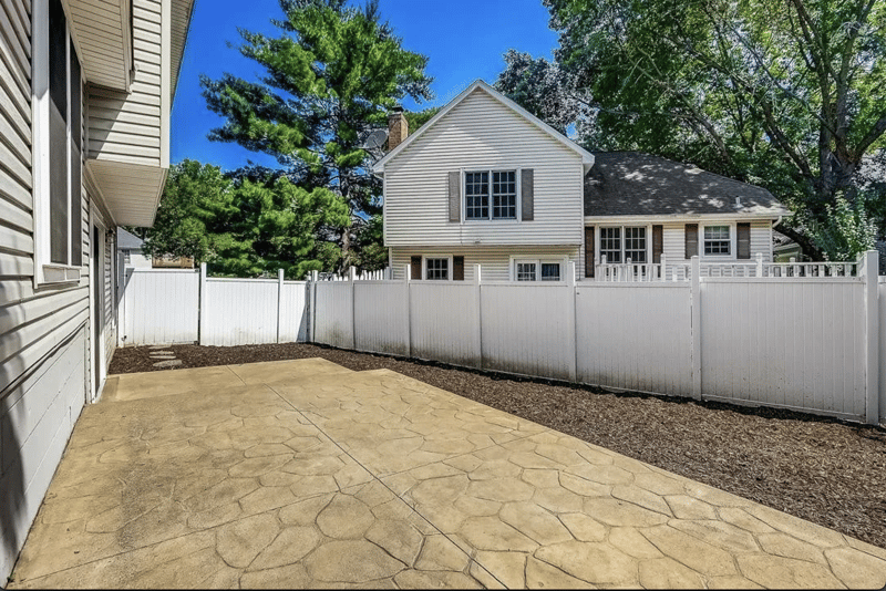 8778 Hawthorne Dr, Eden Prairie, MN 55347