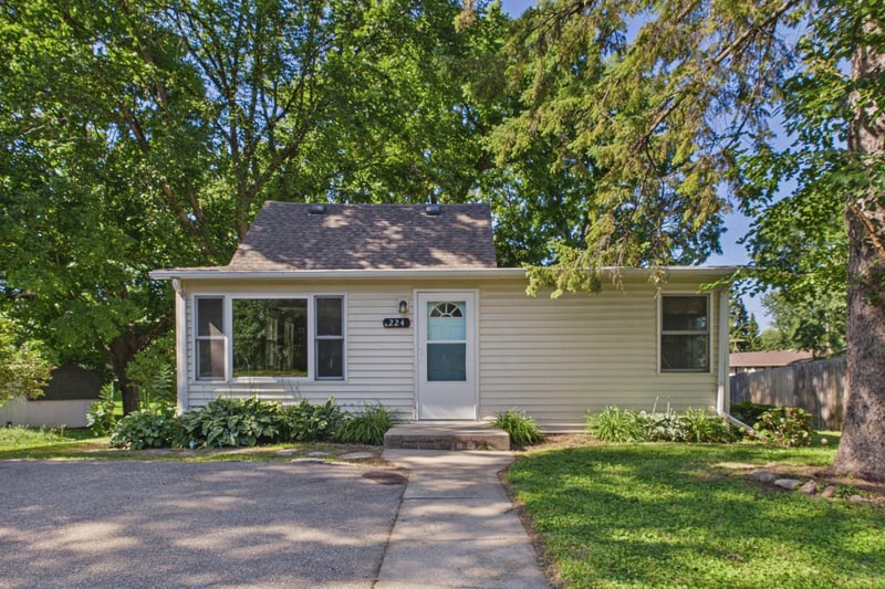 224 W 78th St, Chanhassen, MN 55317
