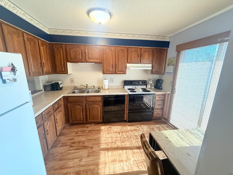 2224 Tower Ct, Woodbury, MN 55125
