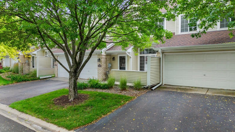 15345 Greenhaven Ln #111, Burnsville, MN 55306