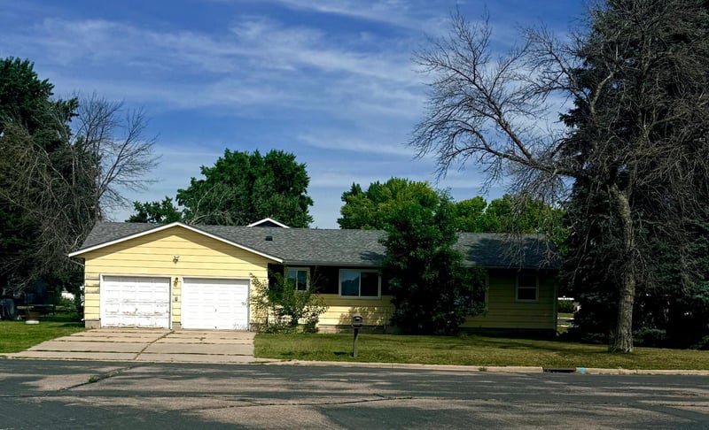308 E Raven St, Belle Plaine, MN 56011