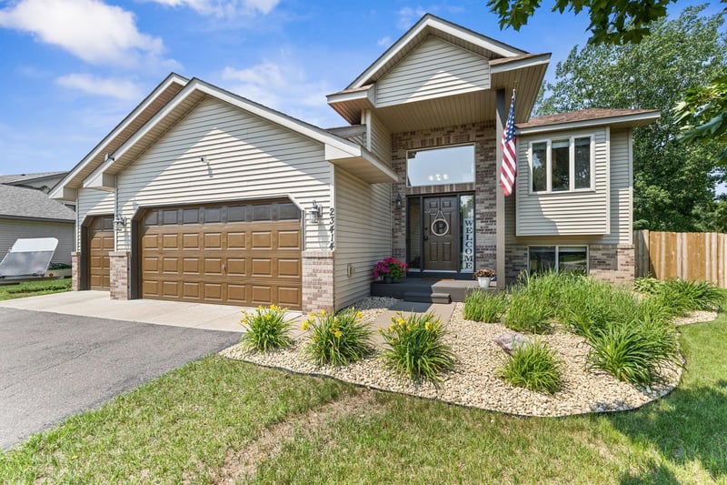 23414 Arrowhead St NW, Saint Francis, MN 55070