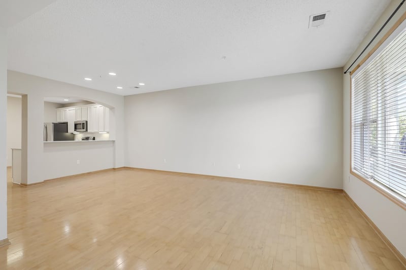 8014 Golden Valley Rd, Golden Valley, MN 55427