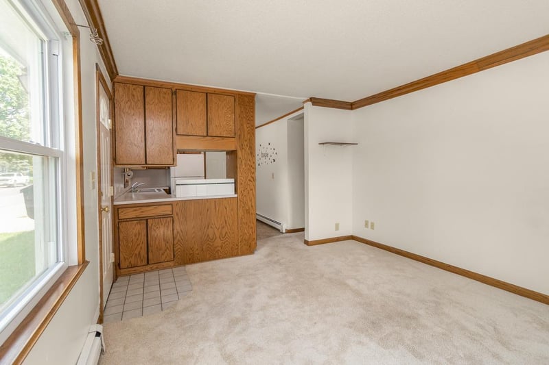404 2nd St W, Jordan, MN 55352