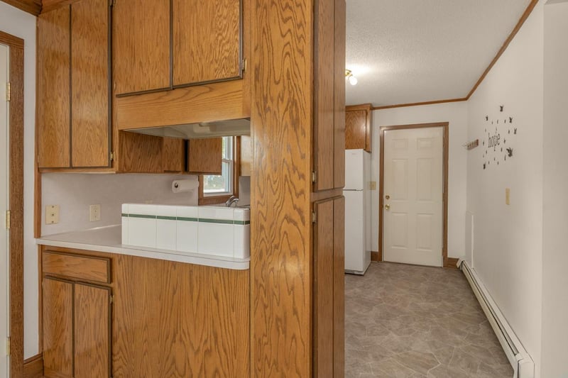 404 2nd St W, Jordan, MN 55352