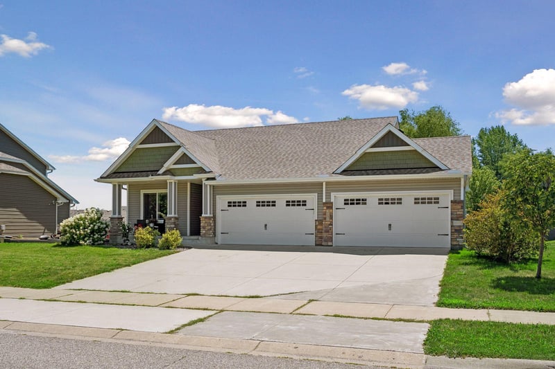 2157 Maple St SW, Howard Lake, MN 55349