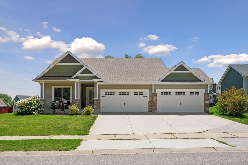 2157 Maple St SW, Howard Lake, MN 55349
