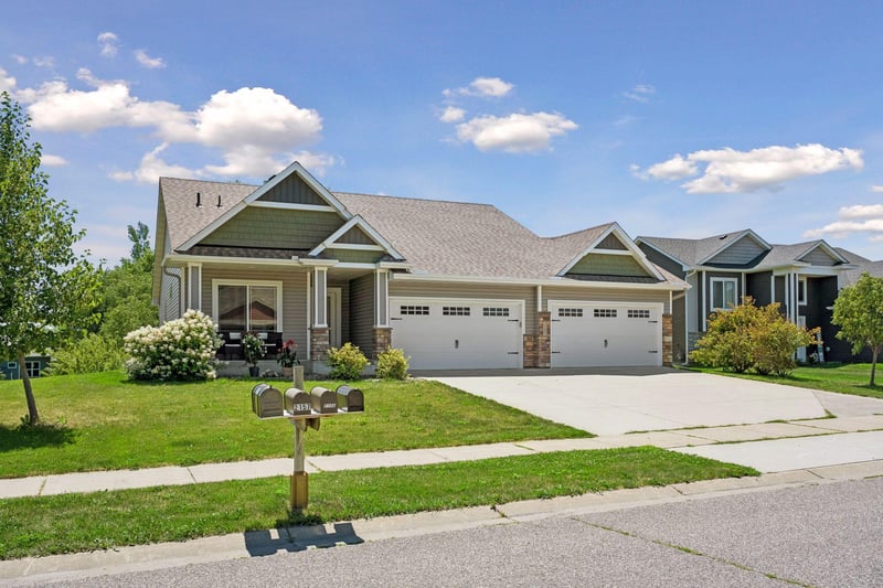 2157 Maple St SW, Howard Lake, MN 55349