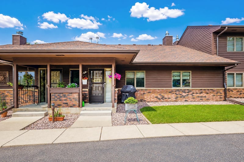 826 4th Ave NE, Waseca, MN 56093