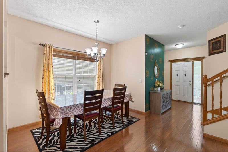 10013 Iris Ln, Eden Prairie, MN 55347