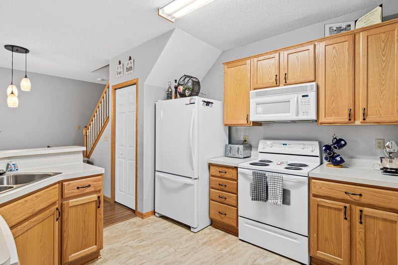 1947 Bluestem Ln, Shoreview, MN 55126