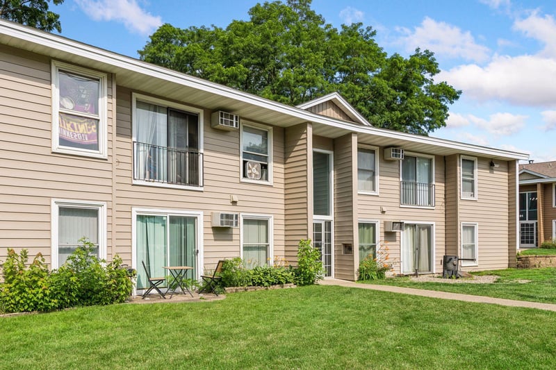 911 7th St S #3, Hopkins, MN 55343