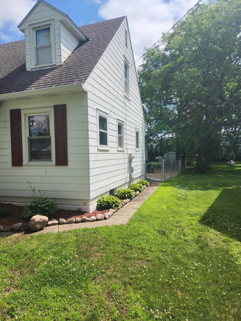 1210 10th St NW, Austin, MN 55912