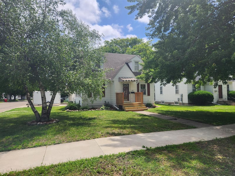 1210 10th St NW, Austin, MN 55912