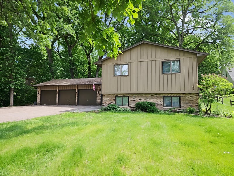 5940 Otter View Trl, White Bear Lake, MN 55110