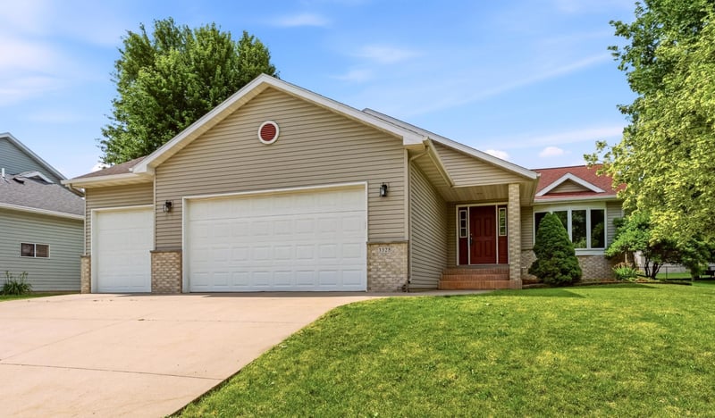 3328 Dorset Ln NW, Rochester, MN 55901